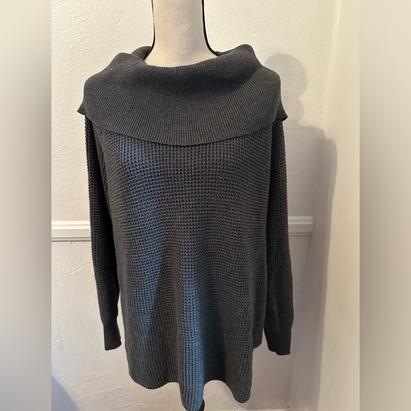 Micheal Kors sweater - Picture 3 of 14